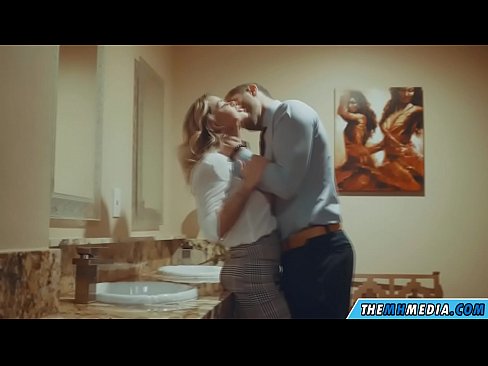 ❤️ Kiedy biuściasta blondynka uwodzi cię w publicznej toalecie ️❌ Sex video at us ️❤